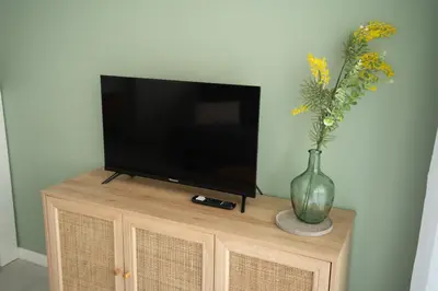 Télévision ou salle de divertissement dans l'établissement Escapade Azur, Studio 2P, 1 min plage, Balcon