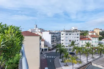 Vue générale sur Cannes ou vue de la ville depuis l'appartement