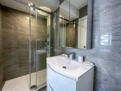 Salle de bains dans l'établissement Modern 3 bedroom flat with balcony