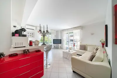 Télévision ou salle de divertissement dans l'établissement Pleasant 2 bedroom close to the center of Cannes