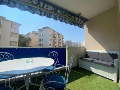 Balcon ou terrasse dans l'établissement C029-Appartement spacieux a deux pas de la Croisette