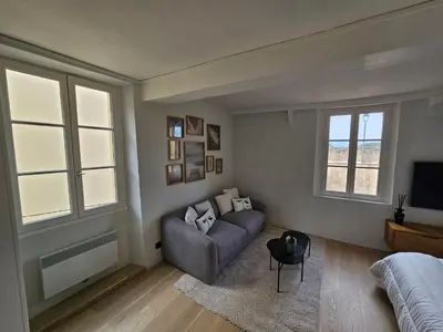 Coin salon dans l'établissement Face Port Vauban - Appartements au cœur du Vieil Antibes