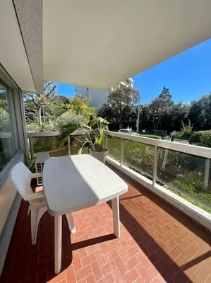 Balcon ou terrasse dans l'établissement Superbe 2P proche plages - Piscine