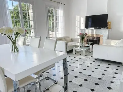 Télévision ou salle de divertissement dans l'établissement Amazing view villa for your holidays