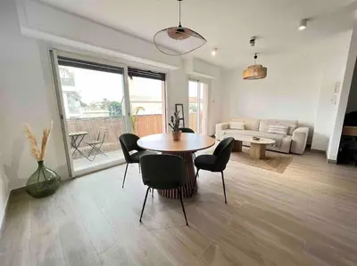 Coin salon dans l'établissement T2 tout confort proche plage