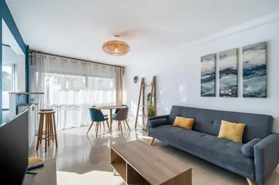 Coin salon dans l'établissement Nice one bedroom in the heart of Cannes