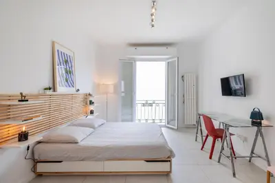 Un ou plusieurs lits dans un hébergement de l'établissement Beau Studio Le Grand Palais 100m des plages