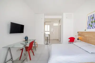 Un ou plusieurs lits dans un hébergement de l'établissement Beau Studio Le Grand Palais 100m des plages