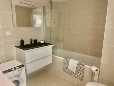 Salle de bains dans l'établissement B035 Magnifique appartement neuf a deux pas du centre