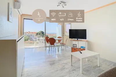Télévision ou salle de divertissement dans l'établissement Le Montfleury - Studio 28m2 - Vue mer - Centre