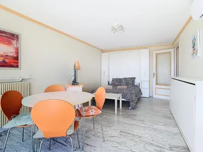 Coin salon dans l'établissement Le Montfleury - Studio 28m2 - Vue mer - Centre
