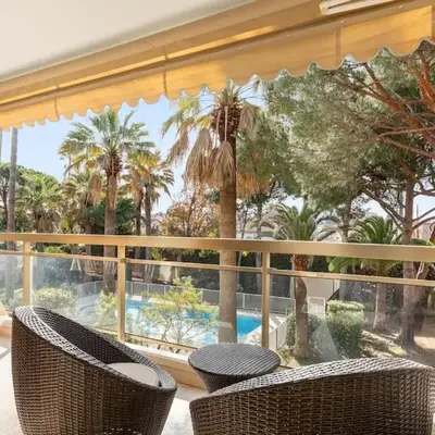 Appartement vue piscine