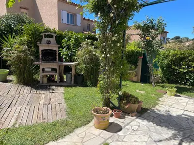 Jardin de l'établissement magnifique maison 6 personne piscine