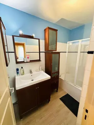 Salle de bains dans l'établissement Spacieux 2 chambres 65m2 climatisé au village médiéval entre Nice et Antibes