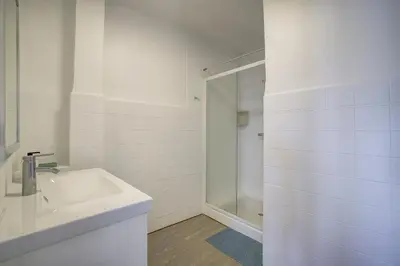 Salle de bains dans l'établissement Magnifique studio Le Dauphin 50m des plages