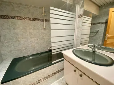 Salle de bains dans l'établissement Cannes proche croisette - Studio balcon vue jardin