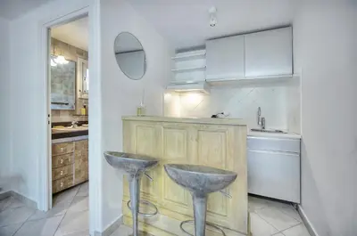 Cuisine ou kitchenette dans l'établissement Le Bel - Jardin - Parking - VCA