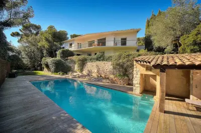 Piscine de l'établissement FRGK Villa Le Petit Bois Panoramic View, Lush Garden Ultra-Fast Wi-Fi near Cannes ou située à proximité