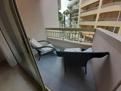 Balcon ou terrasse dans l'établissement Bel appartement à côté des plages 2 à 5 Personnes
