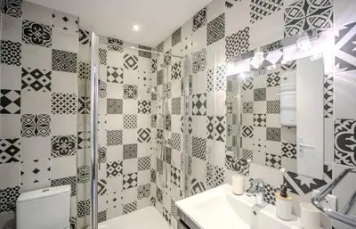 Salle de bains dans l'établissement Le Mimosas - Studio Cannes centre - Vue mer Terrasse WIFI climatisation