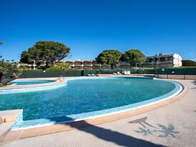 Piscine de l'établissement Apartment Marines de Villeneuve by Interhome ou située à proximité