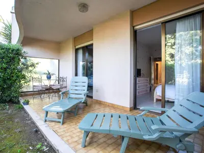 Terrasse ou espace extérieur de l'établissement Apartment Marines de Villeneuve by Interhome