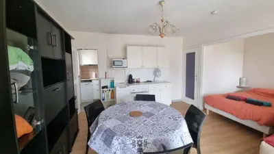 Un ou plusieurs lits dans un hébergement de l'établissement appartement plage de la Salis