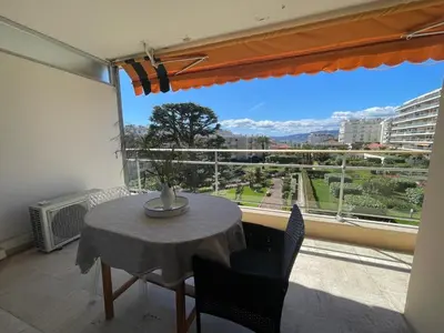 Balcon ou terrasse dans l'établissement Croisette and beaches. View on gardens and sea.