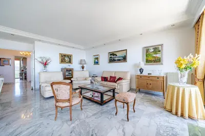 Plan de l'établissement Spacieux appartement vue mer et montagne