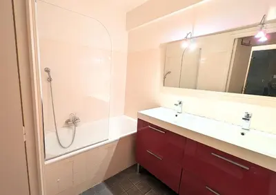 Salle de bains dans l'établissement LACOUR7 Palmes dProperties