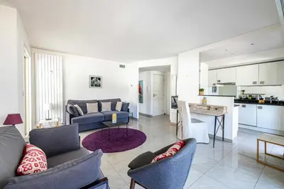 Cuisine ou kitchenette dans l'établissement Bright apartment near the Croisette - Cannes