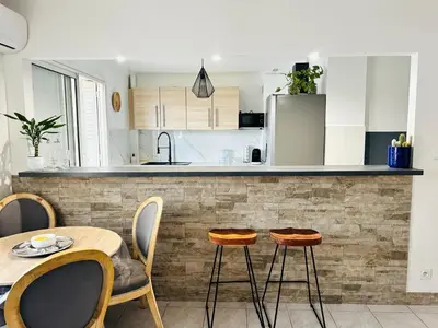 Cuisine ou kitchenette dans l'établissement Antibes centre-ville, 2 bedrooms 6 pers, Climatisation