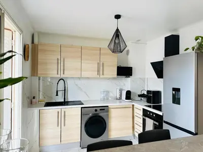 Cuisine ou kitchenette dans l'établissement Antibes centre-ville, 2 bedrooms 6 pers, Climatisation