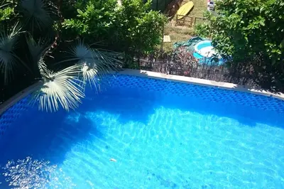 Piscine de l'établissement Villa de charme 5 pièces vue mer ou située à proximité