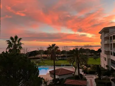 Lever ou coucher de soleil vu de l'appartement ou à proximité