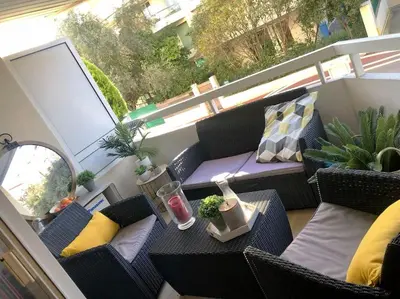 Coin salon dans l'établissement Appartement 2 pièces à Cannes