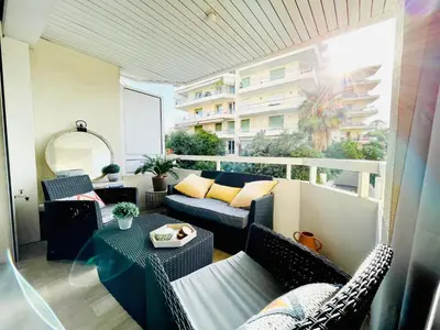 Coin salon dans l'établissement Appartement 2 pièces à Cannes