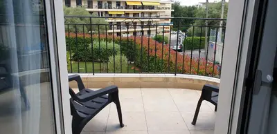 Balcon ou terrasse dans l'établissement Appt T1 meublé-Juan les Pins-Logt6