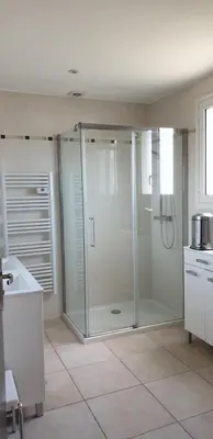 Salle de bains dans l'établissement Appt T1 meublé-Juan les Pins-Logt6