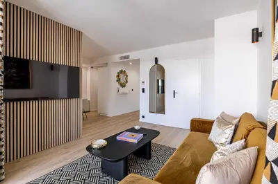 Télévision ou salle de divertissement dans l'établissement Harmony with private terrace - near Croisette