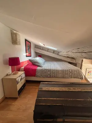 Un ou plusieurs lits dans un hébergement de l'établissement studio avec chambre en mezzanine