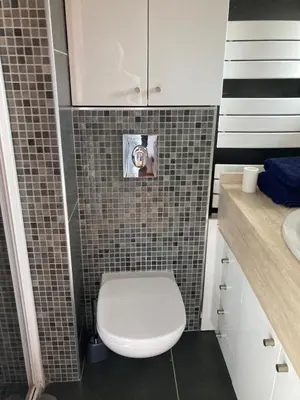 Salle de bains dans l'établissement studio avec chambre en mezzanine
