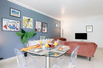 Télévision ou salle de divertissement dans l'établissement Cristal Croisette YourHostHelper
