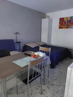 Coin salon dans l'établissement Goelette