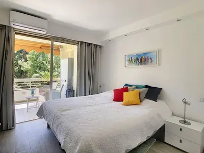 Un ou plusieurs lits dans un hébergement de l'établissement Appartement 2 Pièces,Cannes, Résidence Le Merival