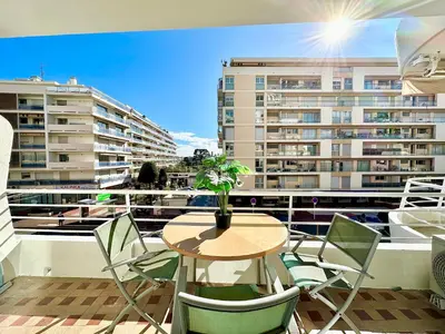 Balcon ou terrasse dans l'établissement Alexendre 3 Elégant Studio Centre Cannes proche Palais des festivals