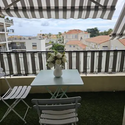 Balcon ou terrasse dans l'établissement Studio Cannes le Val D'or Chez Lisa
