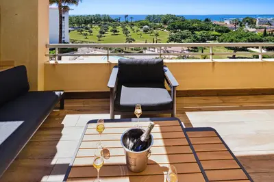 Balcon ou terrasse dans l'établissement DUPLEX VILLA LES PINS 89m2 et terrasse 30m2