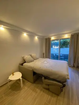 Un ou plusieurs lits dans un hébergement de l'établissement Appartement neuf Pointe Croisette, 50 m de la mer