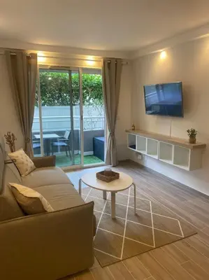 Télévision ou salle de divertissement dans l'établissement Appartement neuf Pointe Croisette, 50 m de la mer